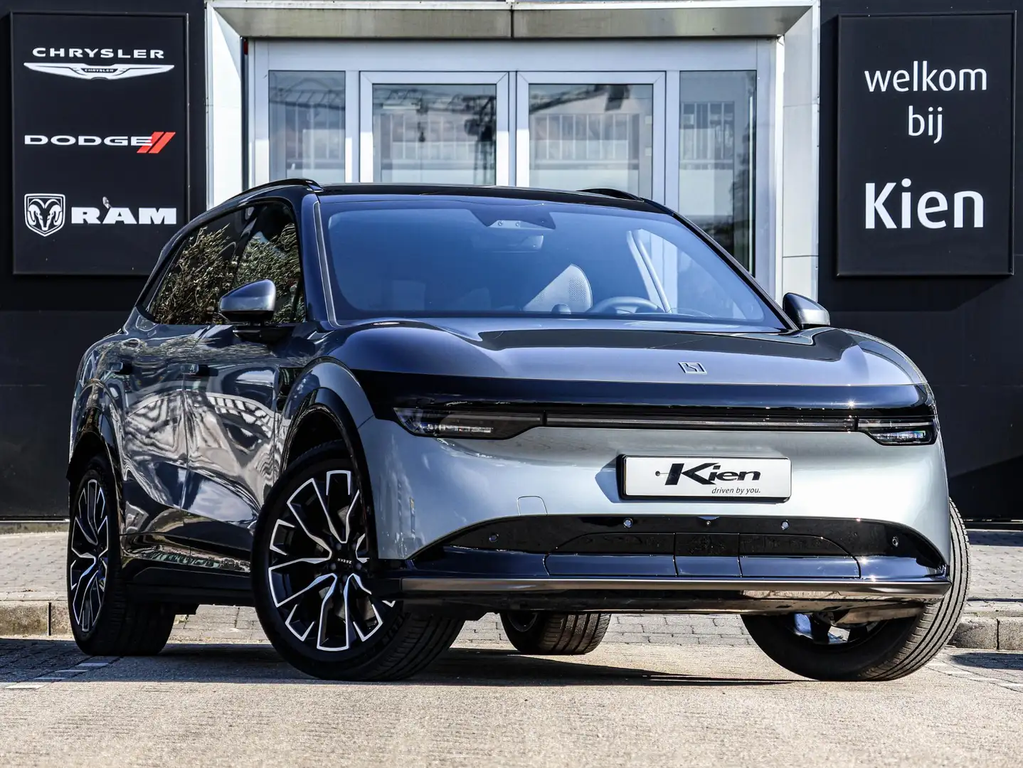 Zeekr 7X Long Range 100 kWh 615 km actieradius | 10-80% in Grau - 1