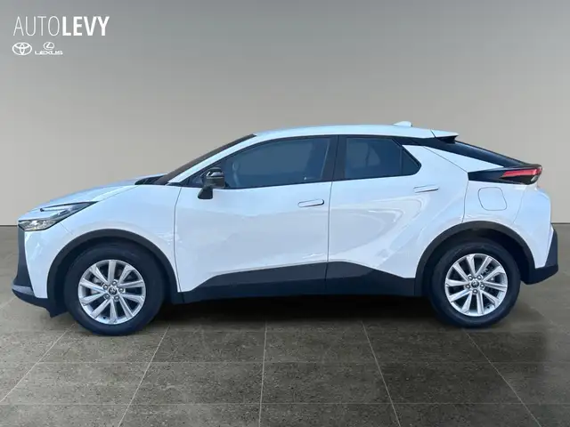 Toyota C-HR view 3