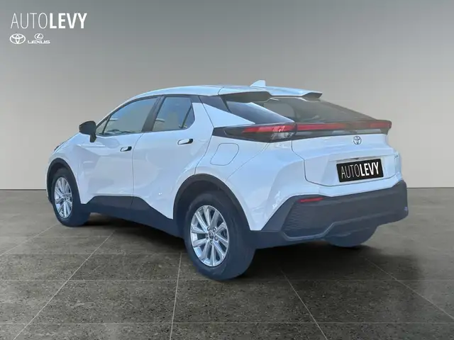 Toyota C-HR view 4