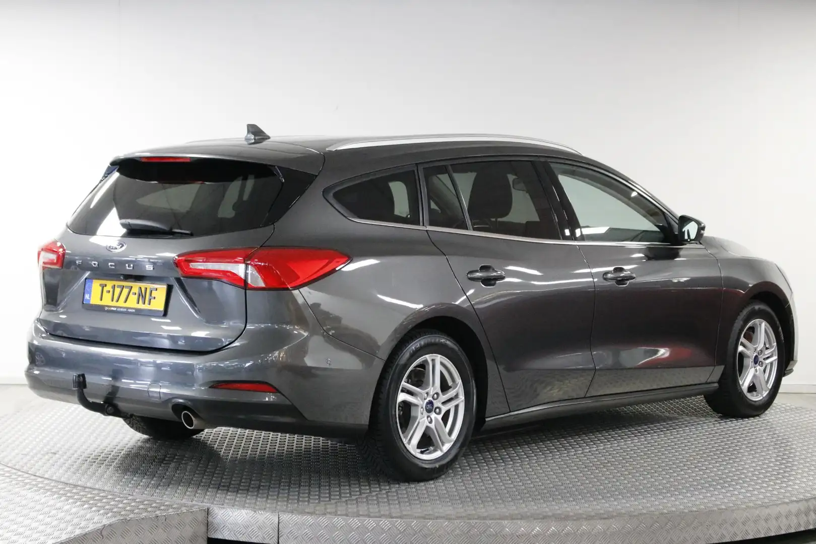 Ford Focus Wagon 1.0 EcoBoost 125 PK. Airco | Cruise | Carpla Grau - 2