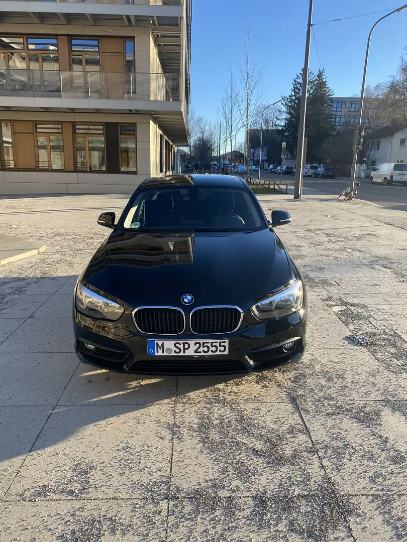 BMW 118 118i Aut. Advantage Schwarz - 1