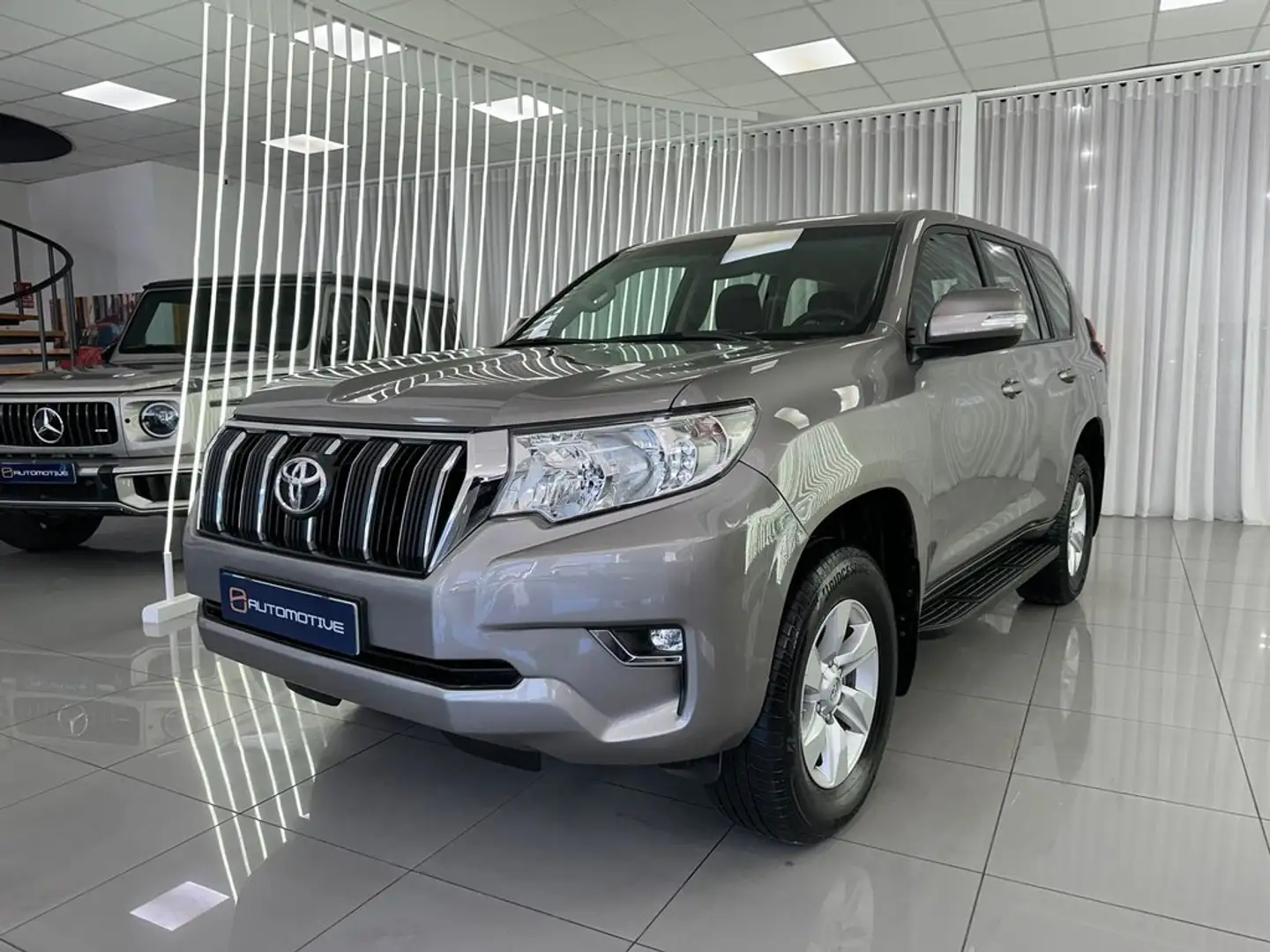 Toyota Land Cruiser 2.8 D-4D VX Beige - 1