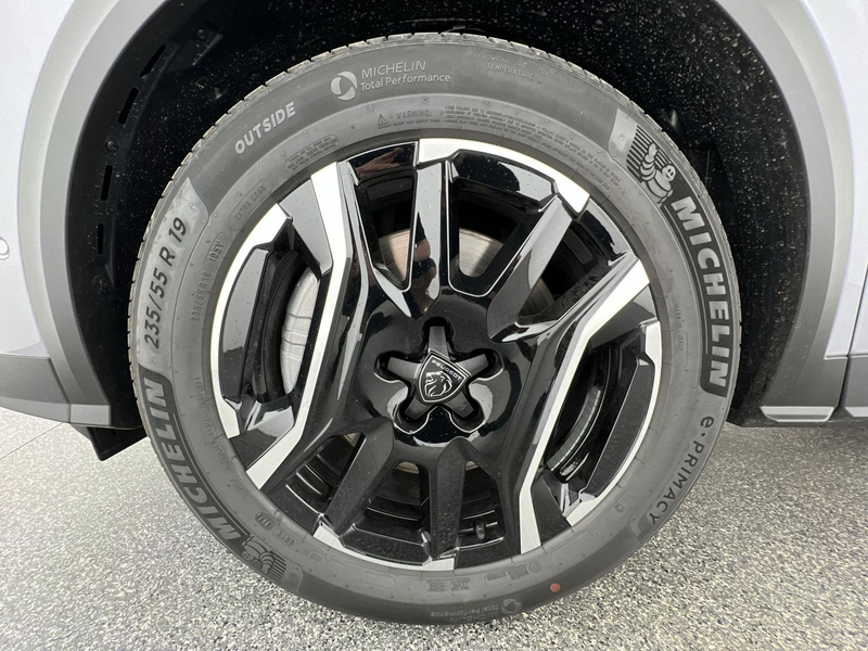 Peugeot 5008 GT Hybrid 1.6*NAVI*SHZ*360°K*uvm — photo 6