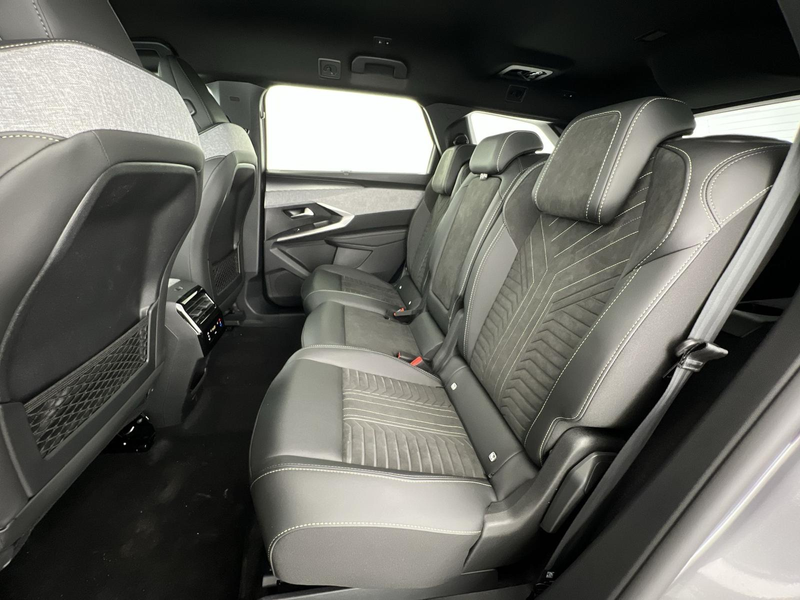 Peugeot 5008 GT Hybrid 1.6*NAVI*SHZ*360°K*uvm — photo 9