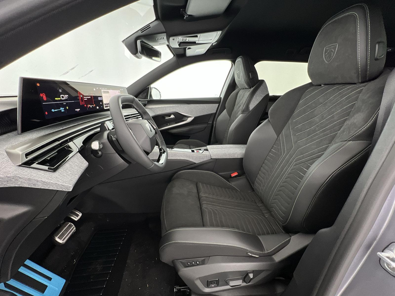 Peugeot 5008 GT Hybrid 1.6*NAVI*SHZ*360°K*uvm — photo 8