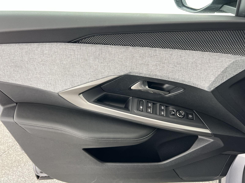 Peugeot 5008 GT Hybrid 1.6*NAVI*SHZ*360°K*uvm — photo 10