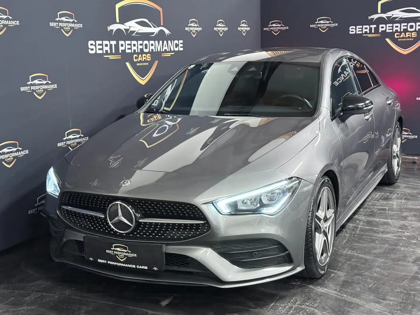 Mercedes-Benz CLA 180 CLA 180 d AMG Line Grau - 2
