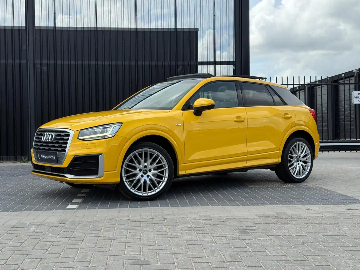 Audi Q2 1.4 TFSI CoD 150 PK - S TRONIC - S LINE - SCHUIFDA Gelb - 2