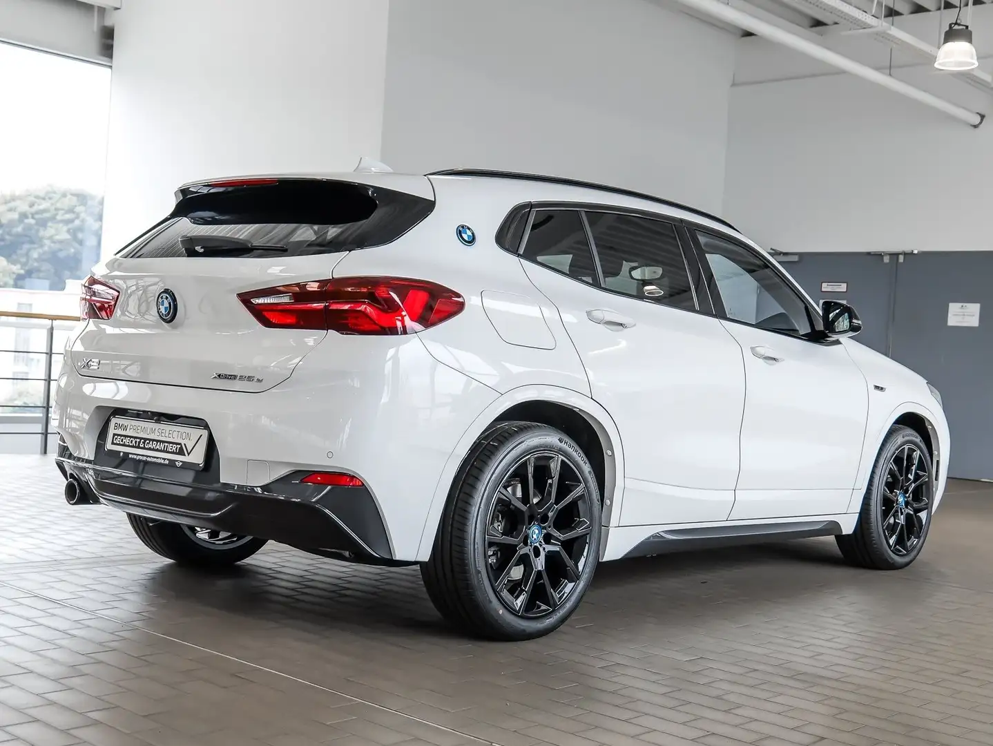 BMW X2 xDrive25e M-Sport NaviPlus HuD Pano Kamera Weiß - 2