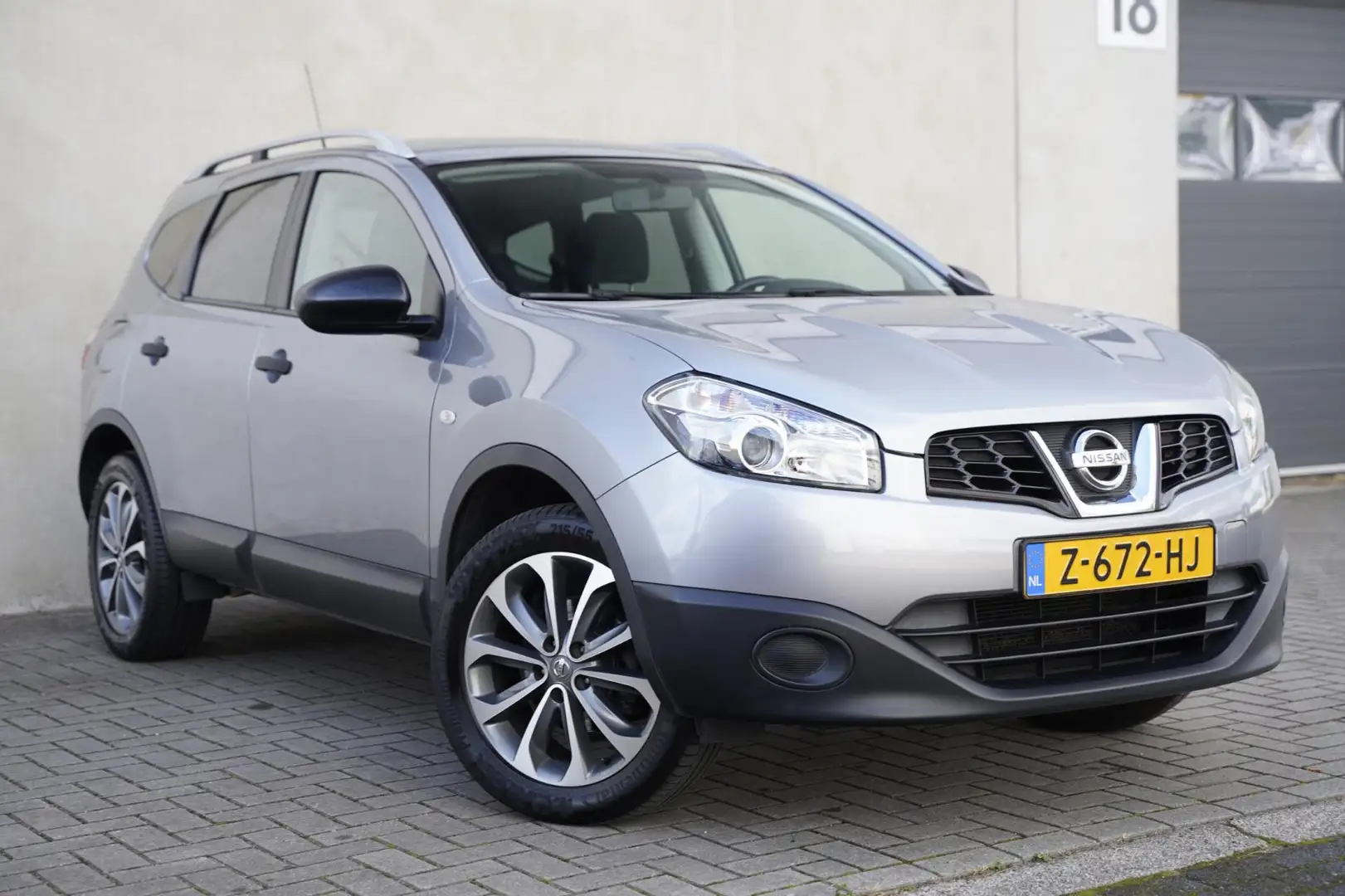 Nissan Qashqai+2 2.0 Connect Edition 7p. Airco Trekhaak NAP Grijs - 2