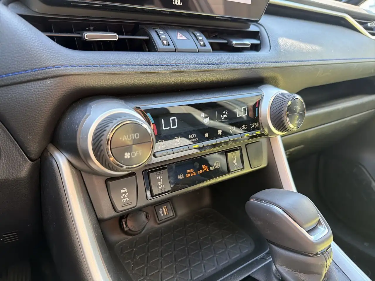 Toyota RAV 4 photo Toyota RAV 4