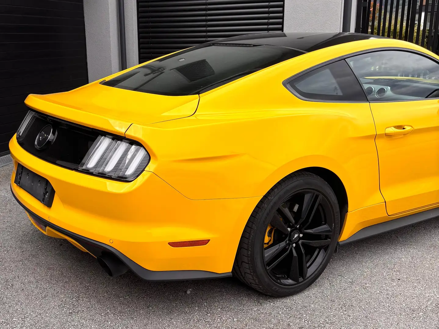 Ford Mustang Mustang 2,3 EcoBoost Cabrio Gelb - 2