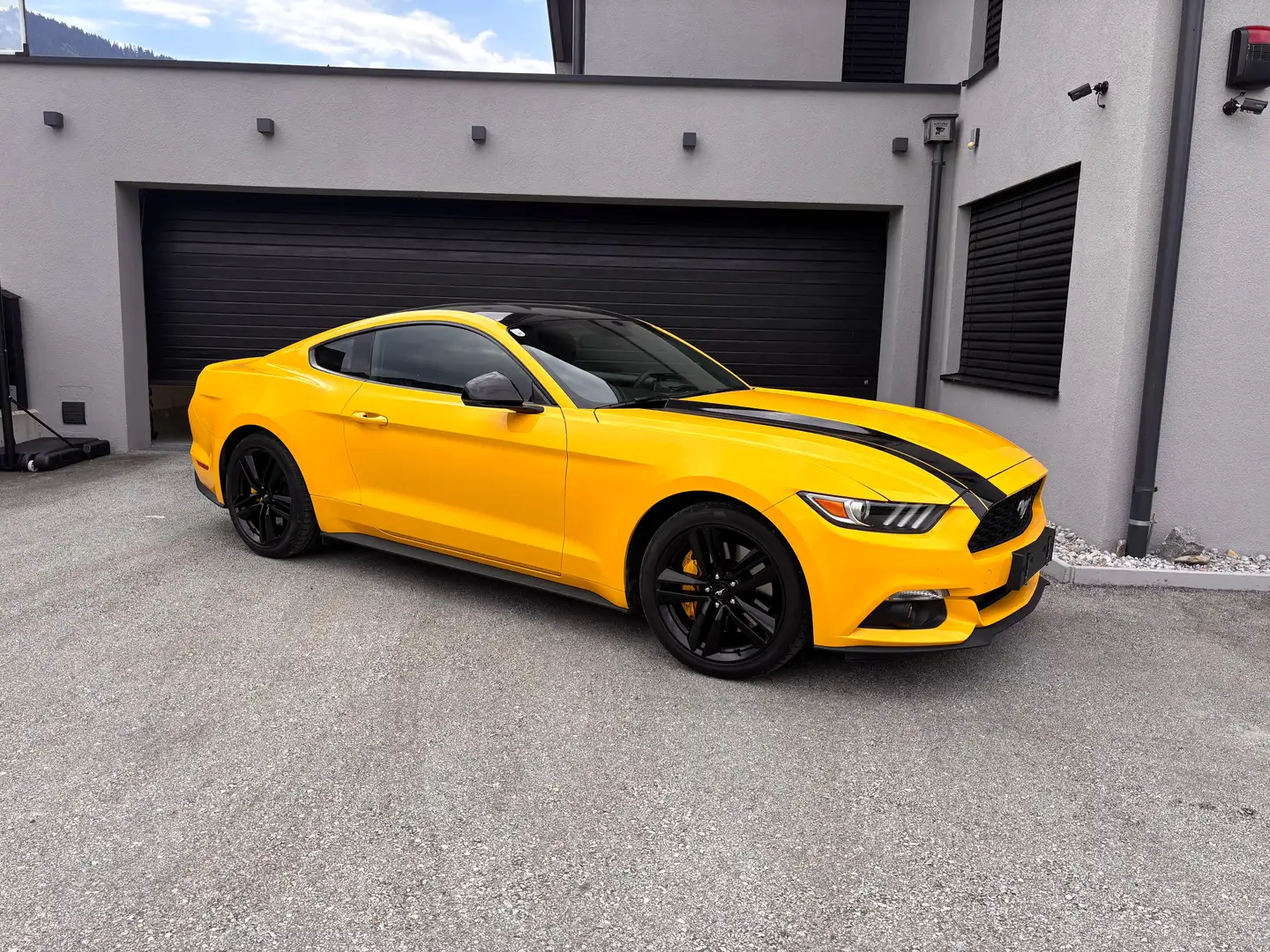 Ford Mustang Mustang 2,3 EcoBoost Cabrio Gelb - 1