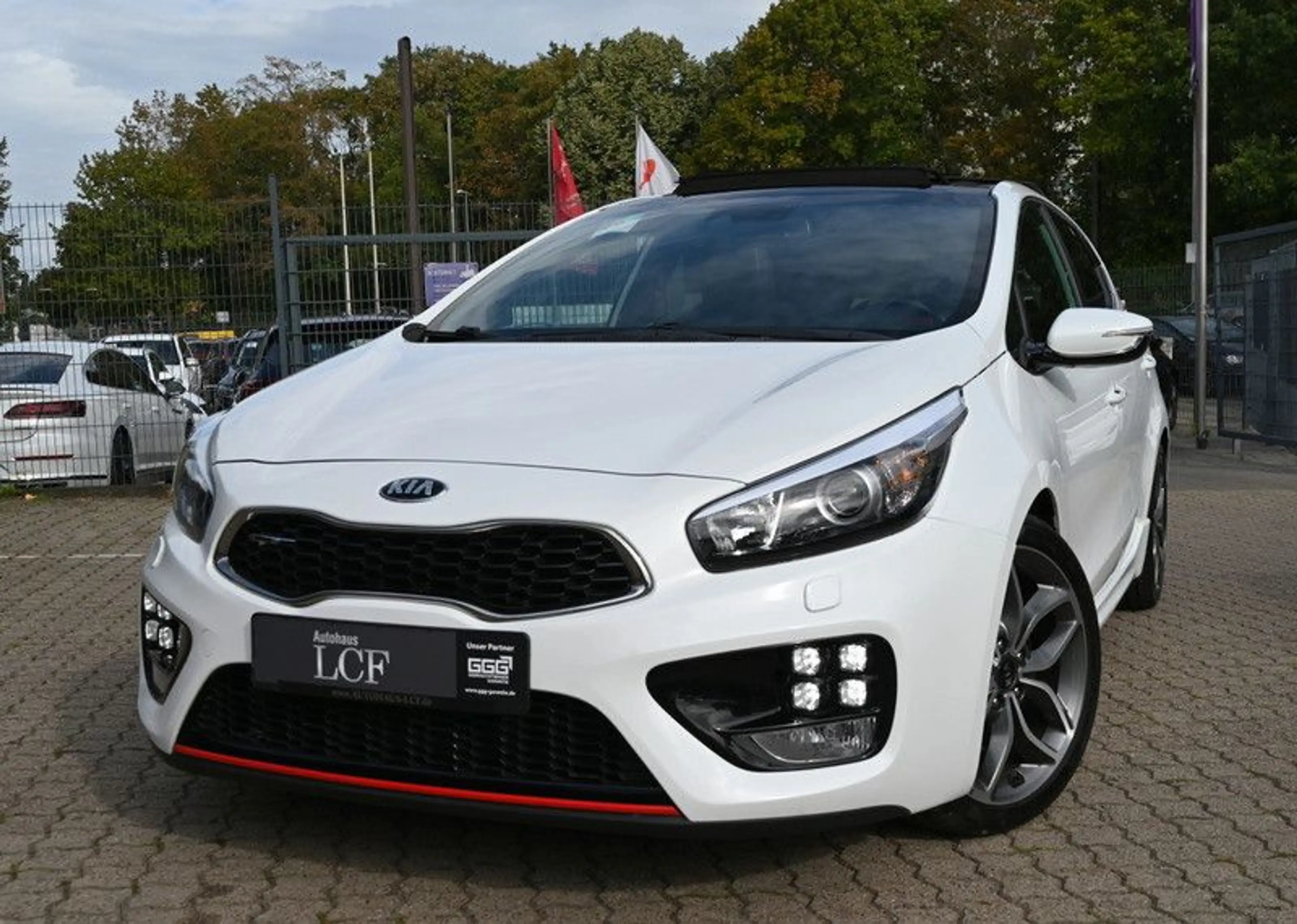 Kia Ceed / cee'd Ceed GT-Track Kamera Navi Xenon 2.Hd — photo 2