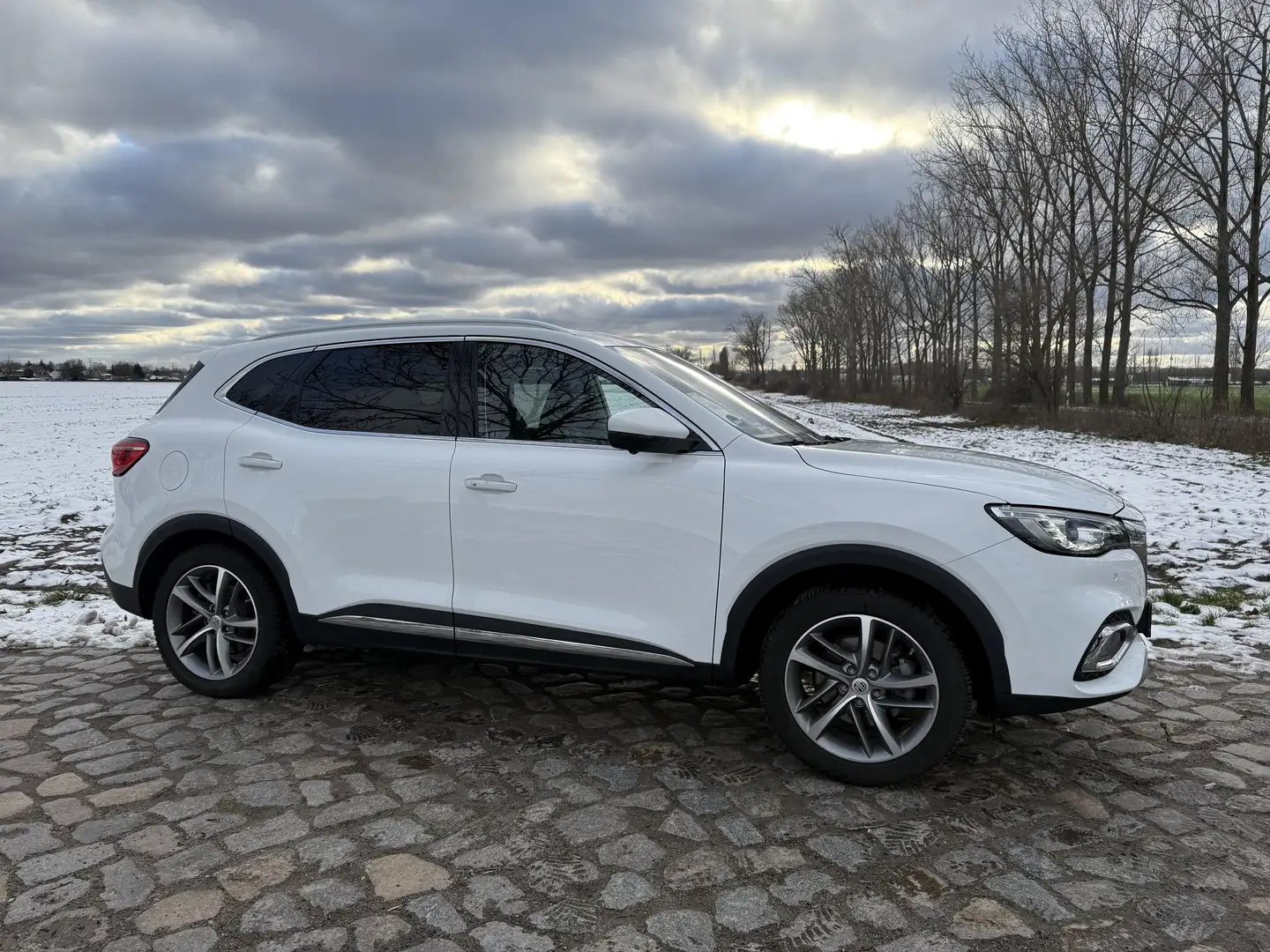 MG EHS PHEV Luxury Weiß - 2