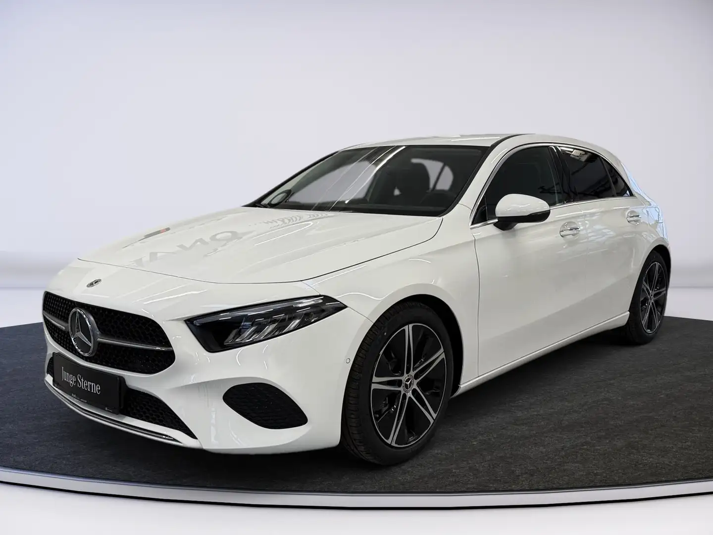 Mercedes-Benz A 180 Kompaktlimousine Öst.-Edition Navi Keyless Kamera Weiß - 2