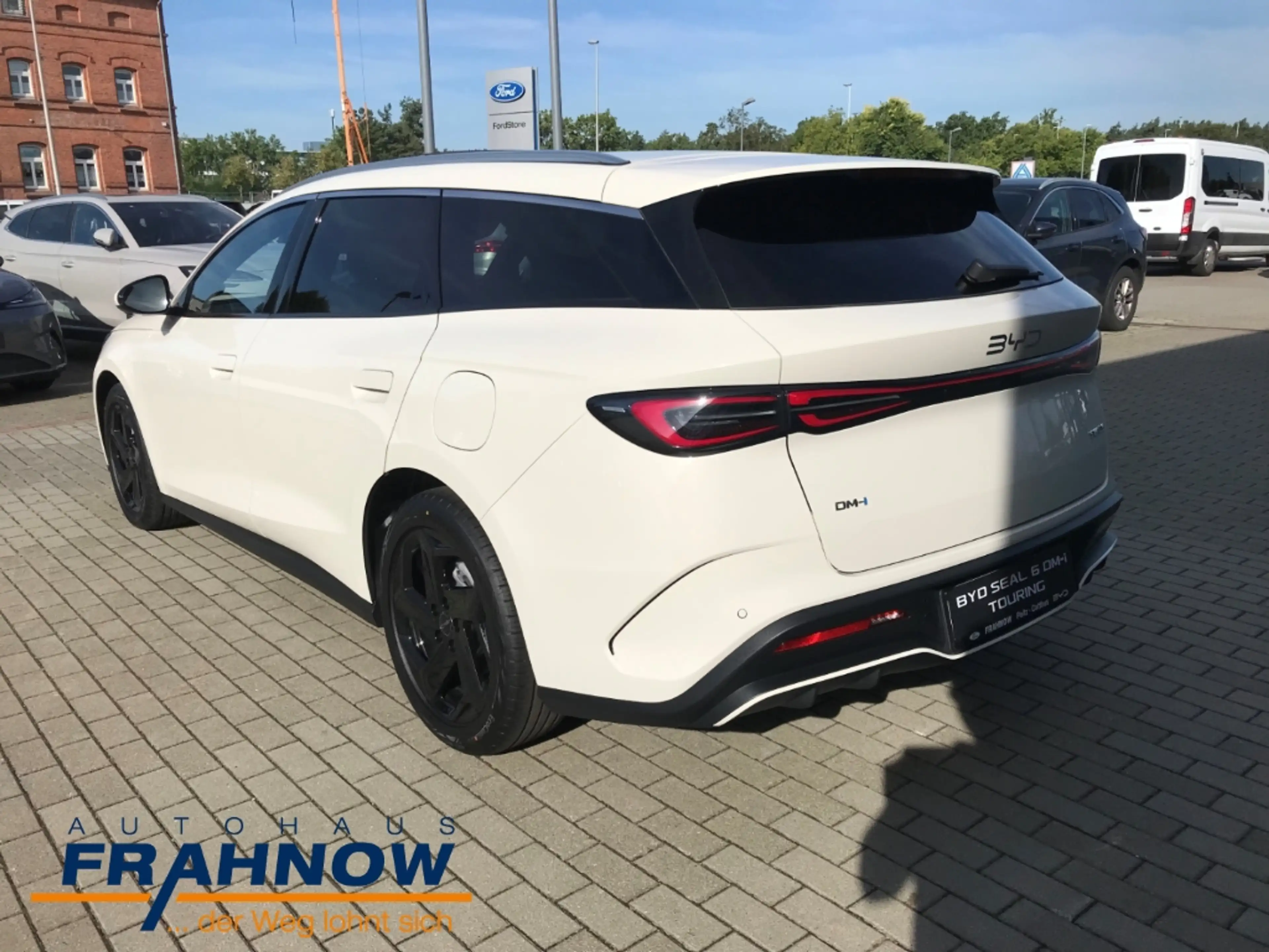 BYD Seal Touring 1.5 PHEV DM-i 156 kW Comfort LED ACC NAVI — photo 6