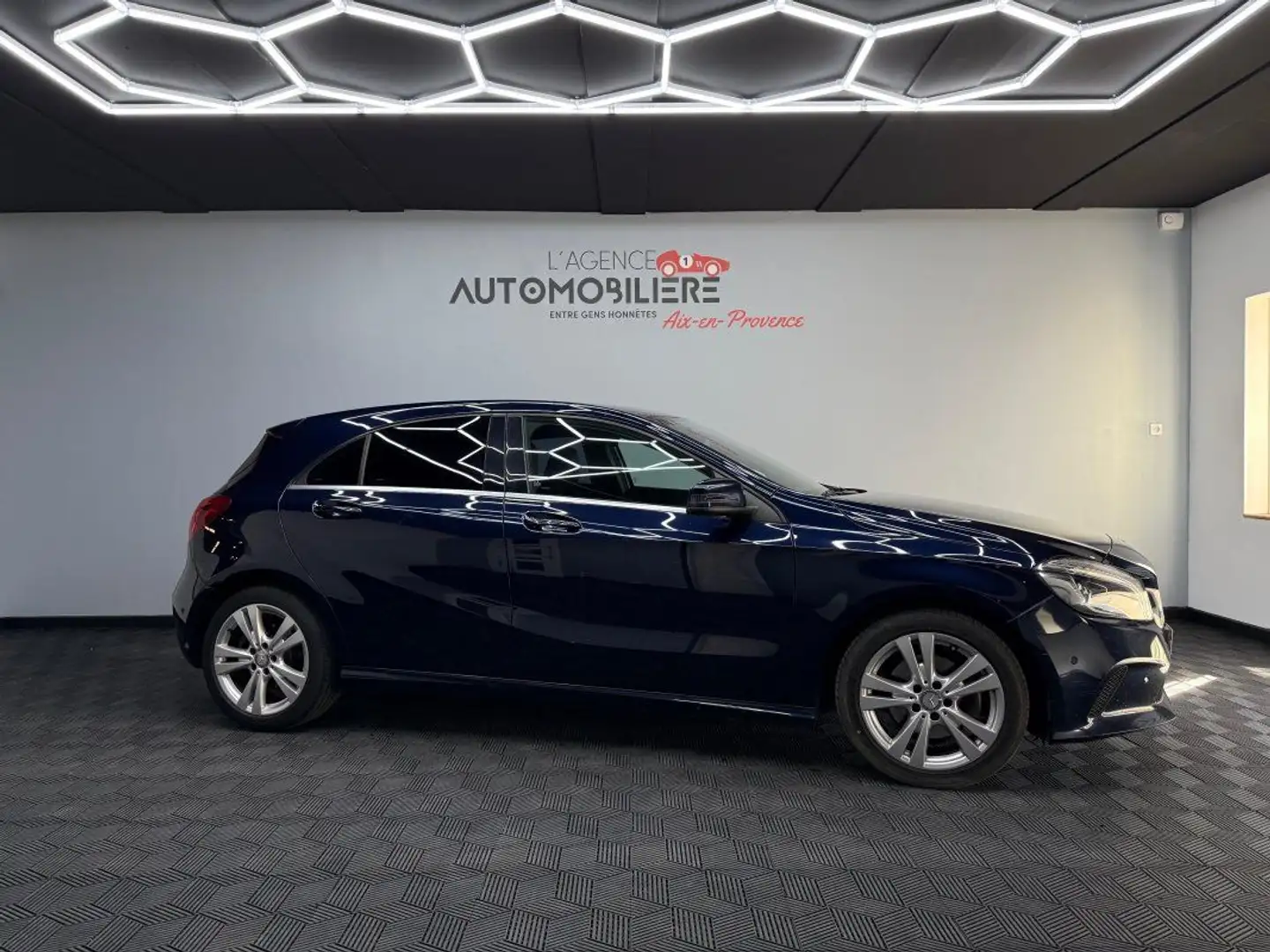 Mercedes-Benz A 200 200d 2.2 136CV 7G-DCT BVA - Finition Sensation Blau - 2