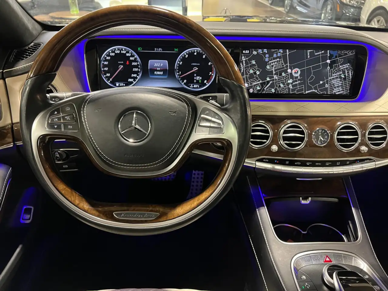 Mercedes-Benz S-Class снимка Mercedes-Benz S-Class