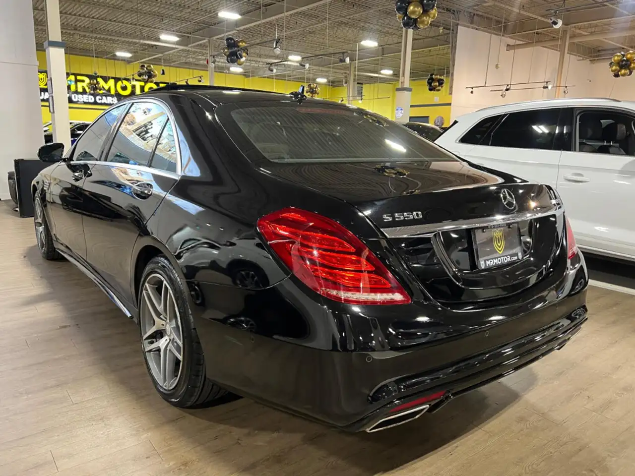 Mercedes-Benz S-Class снимка Mercedes-Benz S-Class