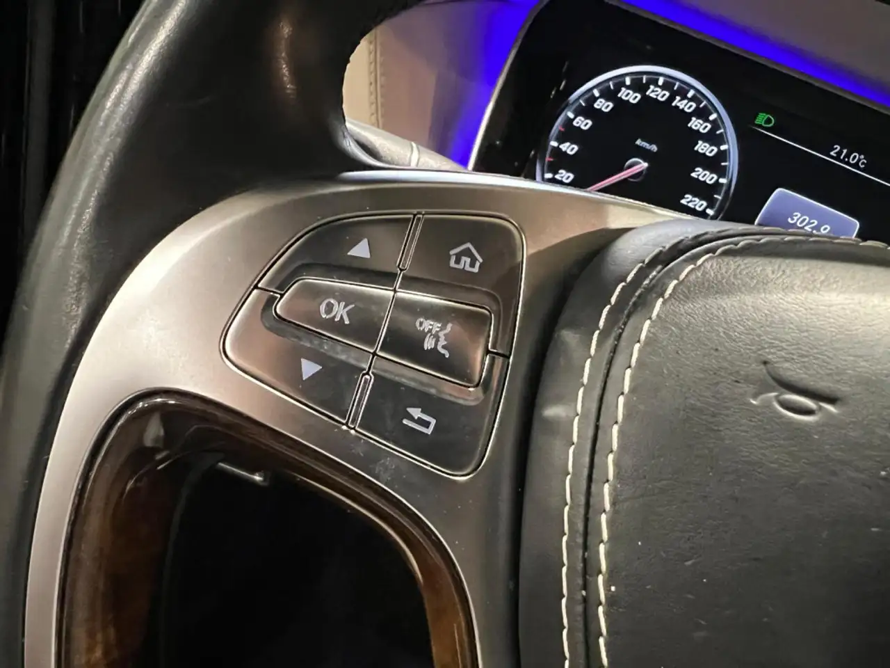 Mercedes-Benz S-Class снимка Mercedes-Benz S-Class
