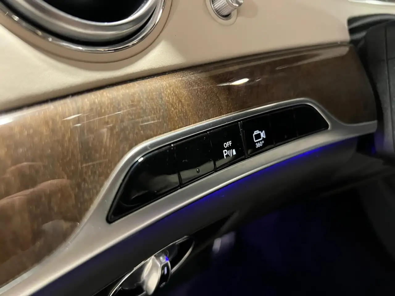 Mercedes-Benz S-Class снимка Mercedes-Benz S-Class