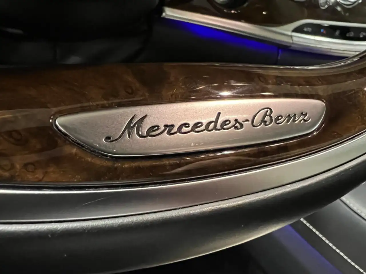 Mercedes-Benz S-Class снимка Mercedes-Benz S-Class