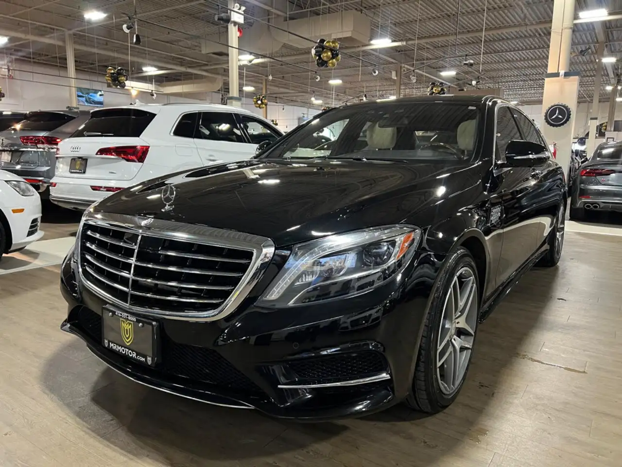 Mercedes-Benz S-Class снимка Mercedes-Benz S-Class