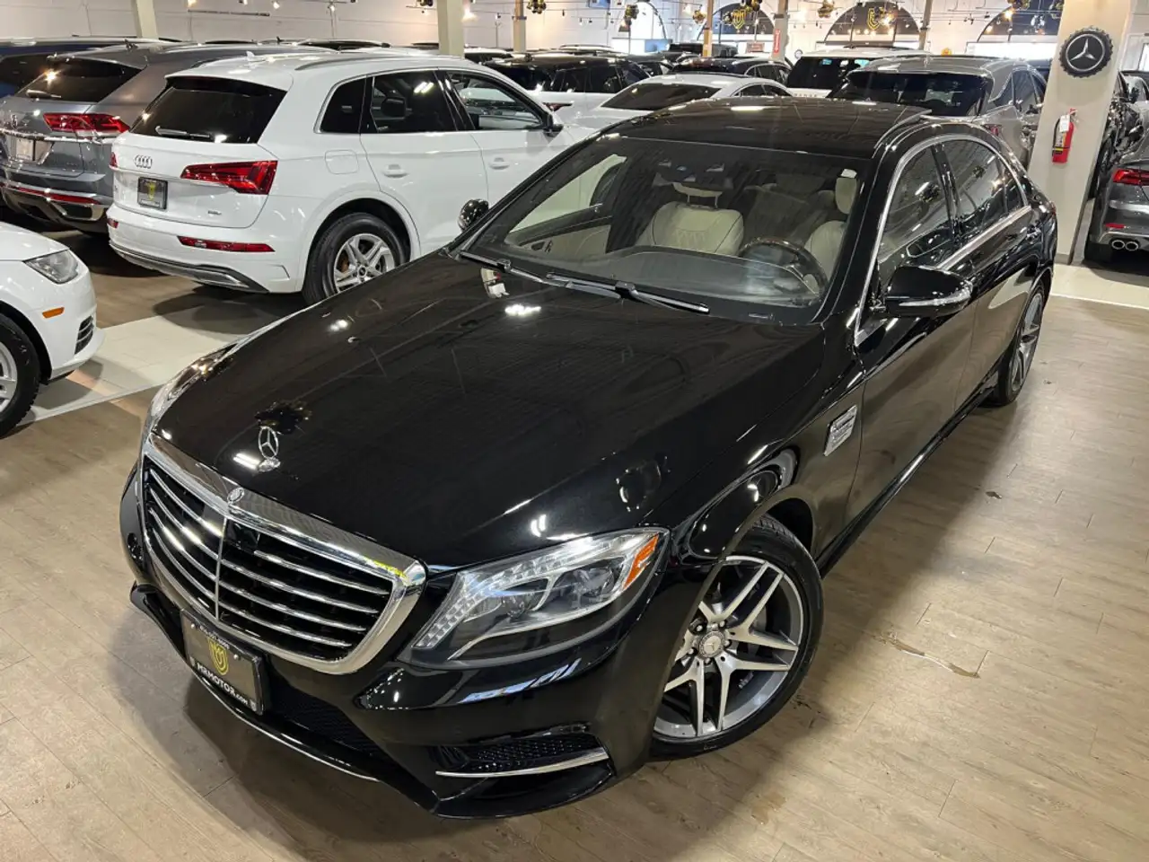 Mercedes-Benz S-Class снимка Mercedes-Benz S-Class