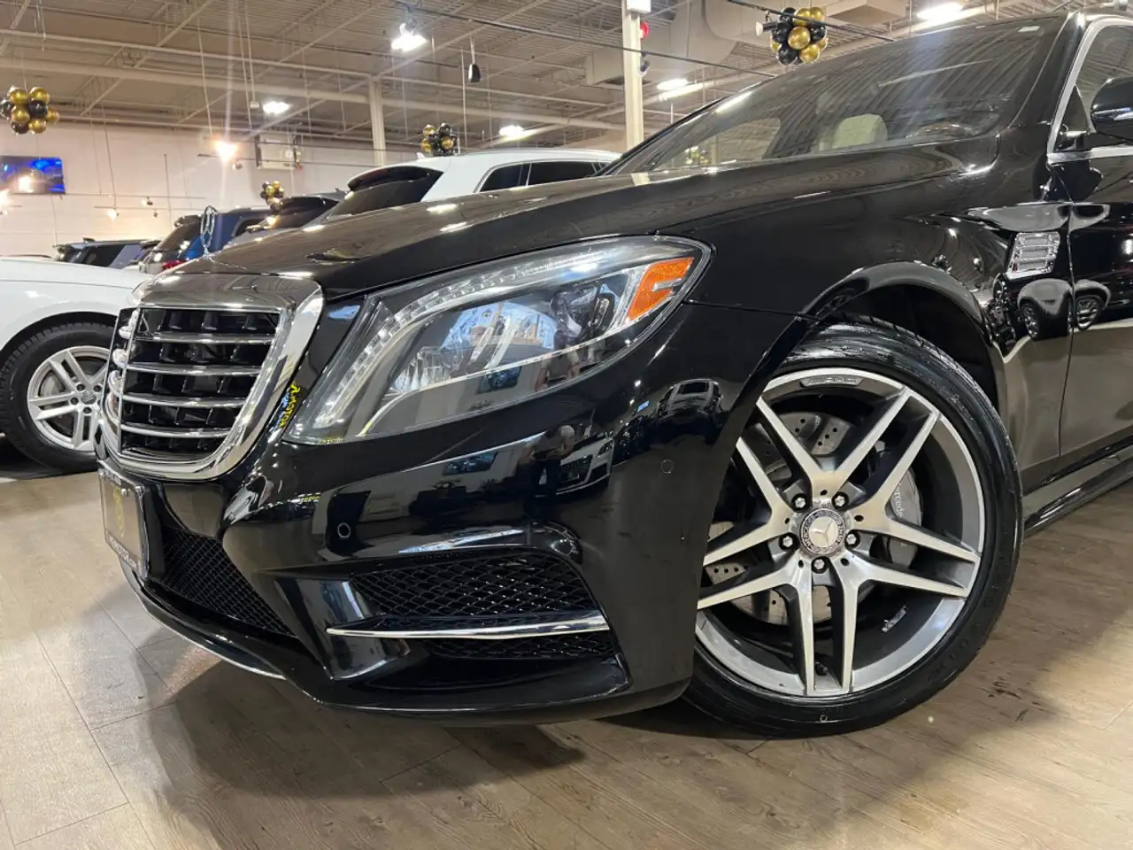 Mercedes-Benz S-Class снимка Mercedes-Benz S-Class
