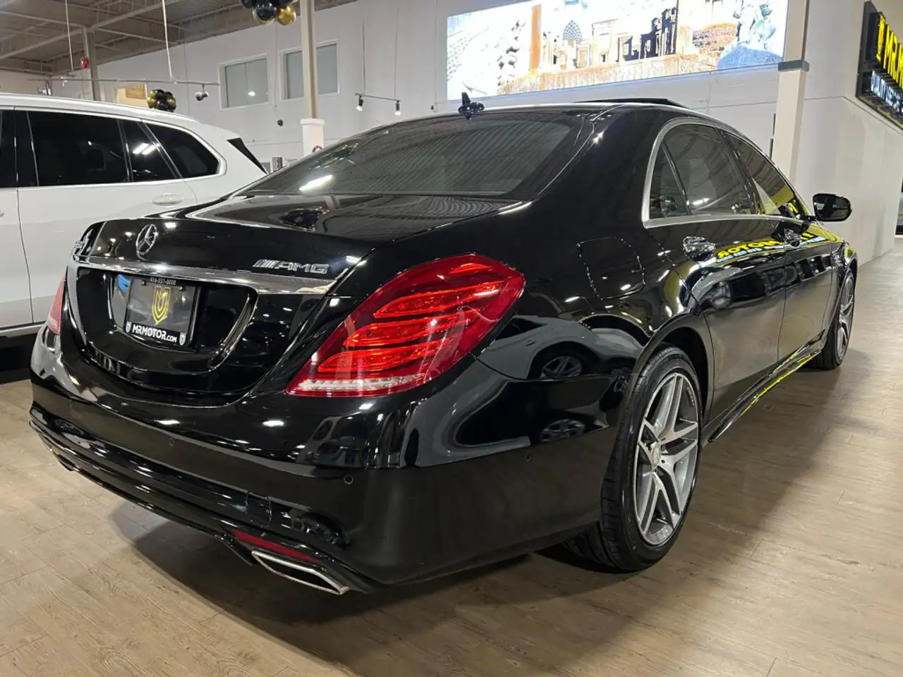Mercedes-Benz S-Class снимка Mercedes-Benz S-Class