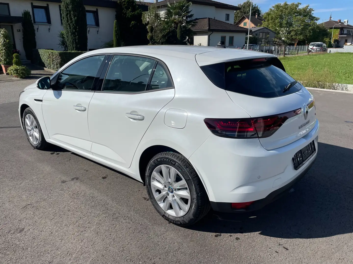 Renault Megane Equilibre E-TECH Plug-In PHEV 160 Weiß - 2