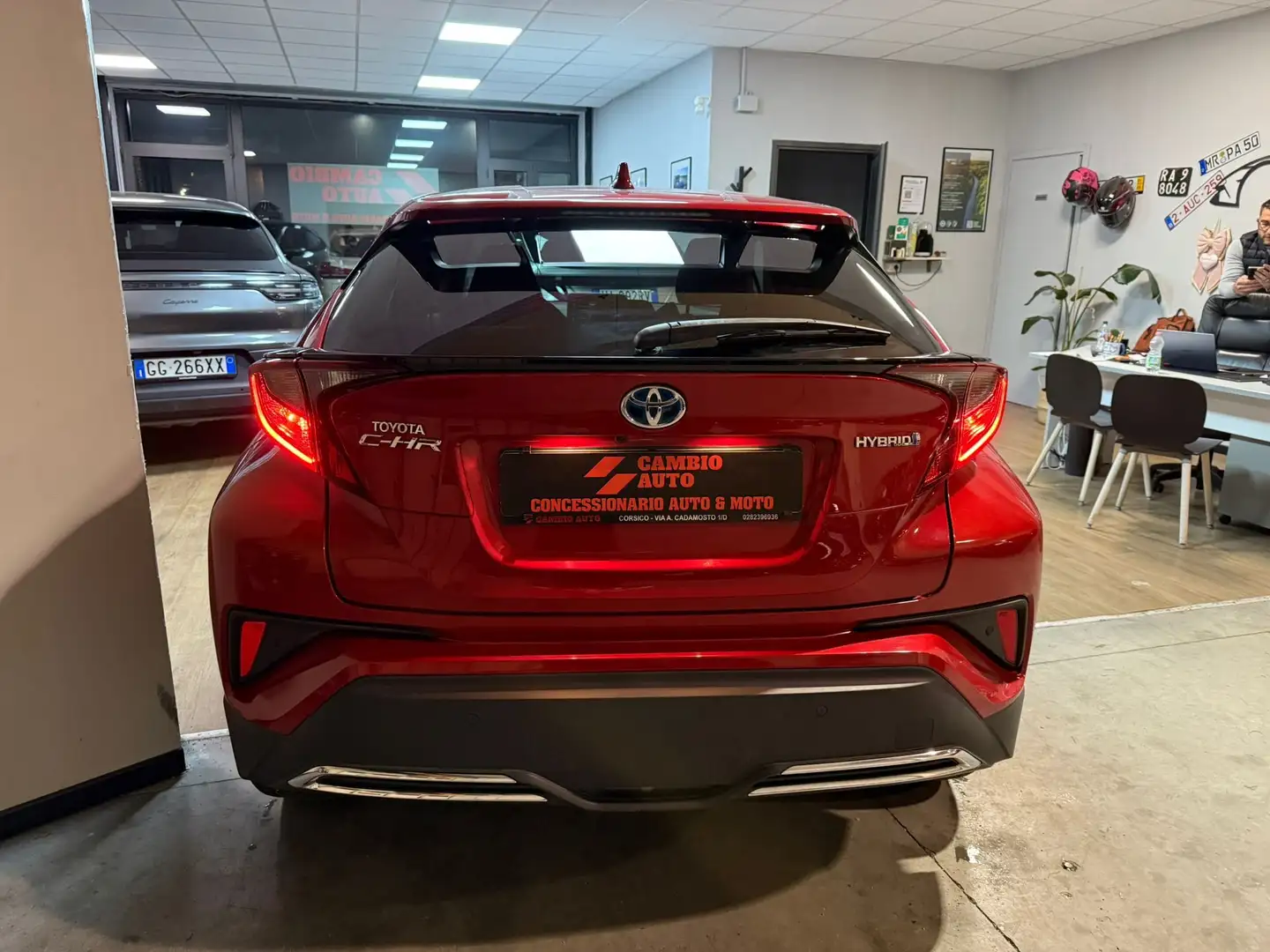 Toyota C-HR CHRISTMAS PROMO! 2.0h Trend e-cvt Roşu - 2