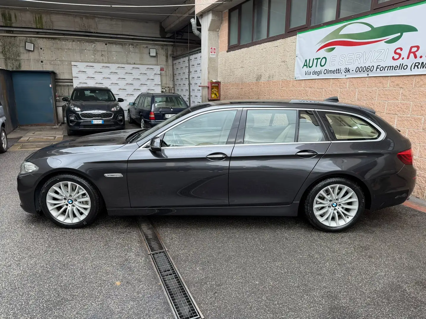 BMW 525 Serie 5 F11 Touring 525d Touring Luxury E6 Grigio - 2