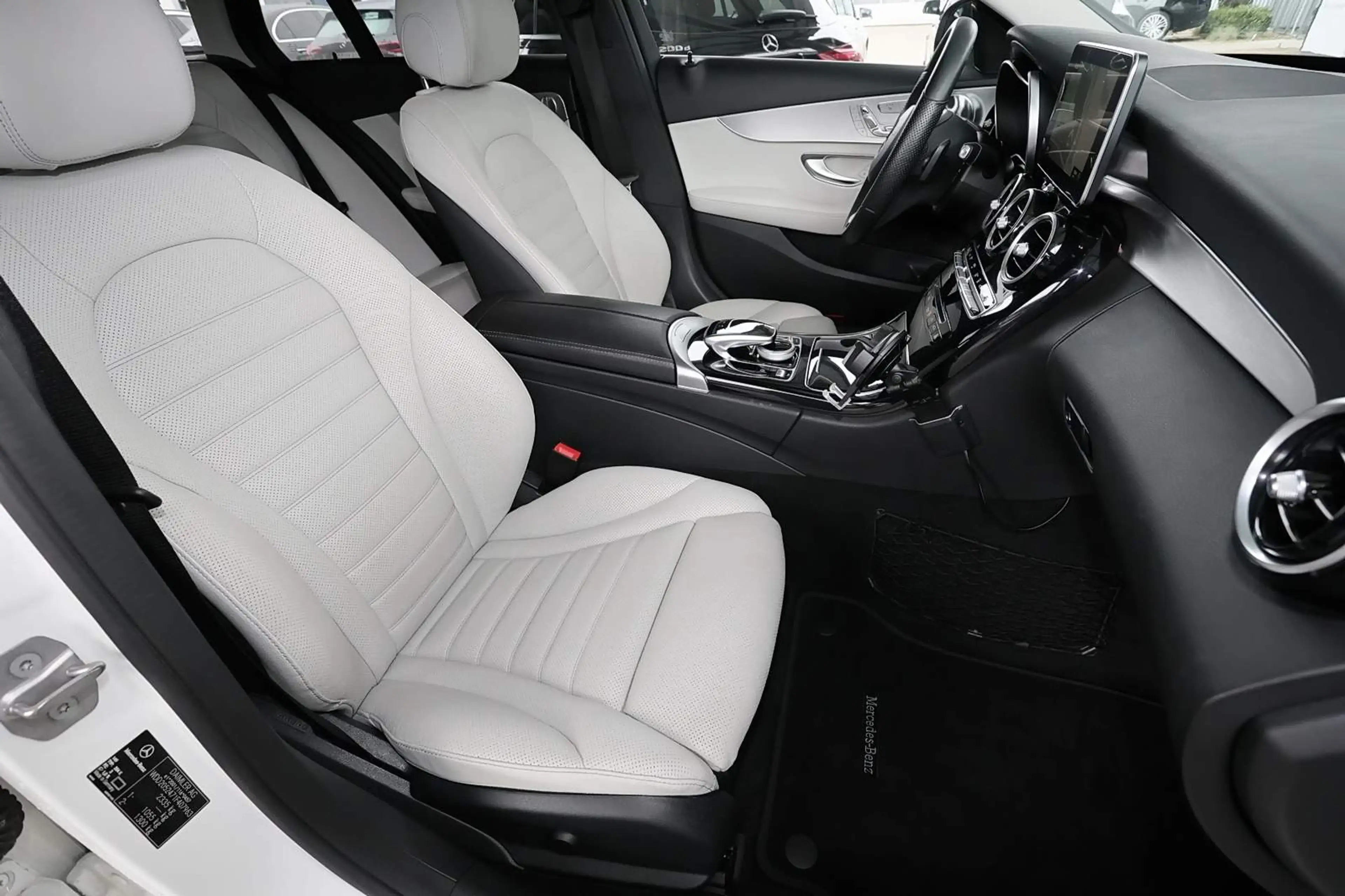 Mercedes-Benz C 350 e T AHK+DISTRO+TOTWINKEL+MEMORY+LED+17" — photo 5