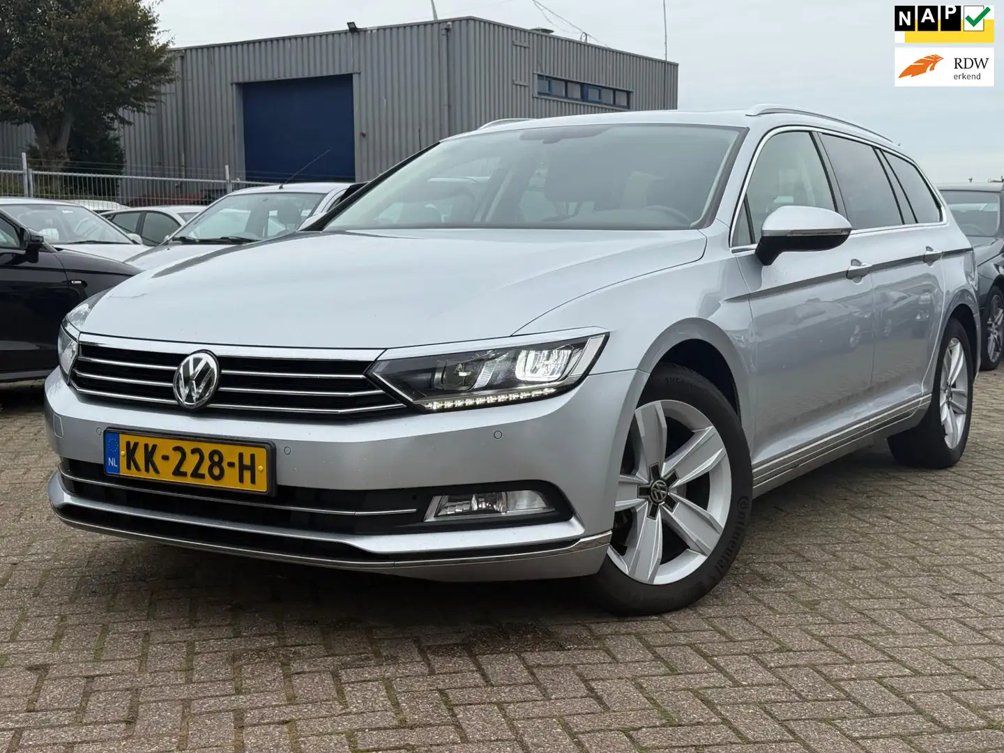 Volkswagen Passat Variant 1.6 TDI | Pano | Alcantara | Adaptive Cruise Gris - 1