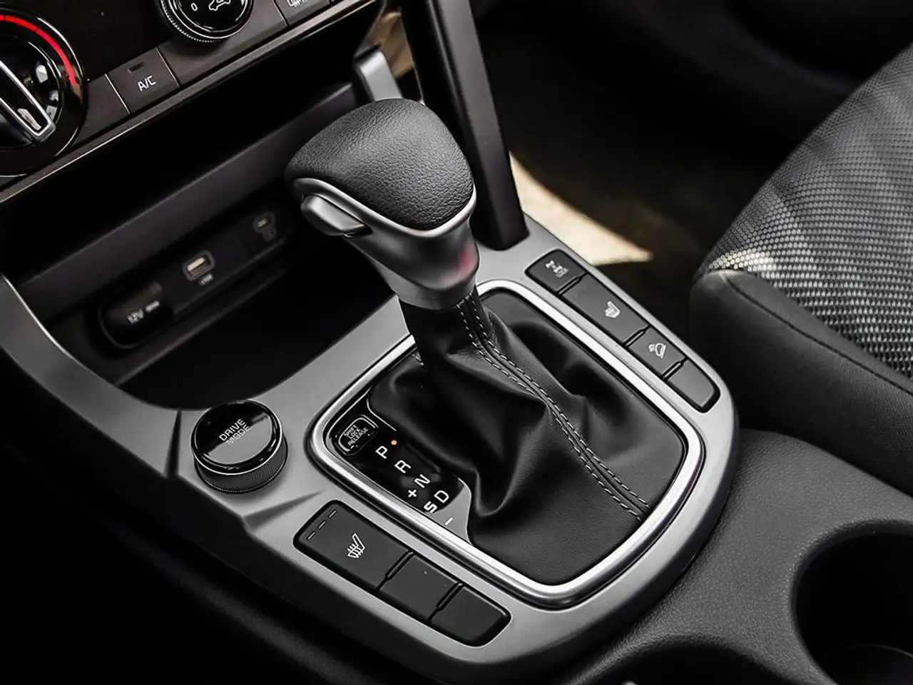 Kia Seltos снимка Kia Seltos