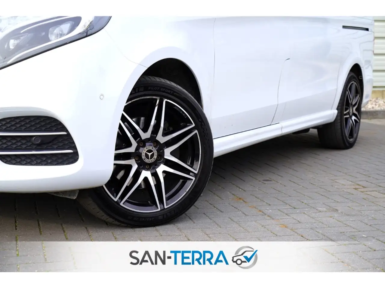 2022 Mercedes-Benz V 300 d AVANTGARDE AMG 4M MBUX*AIRMATIC*360-KAMERA*BURME, photograph 6