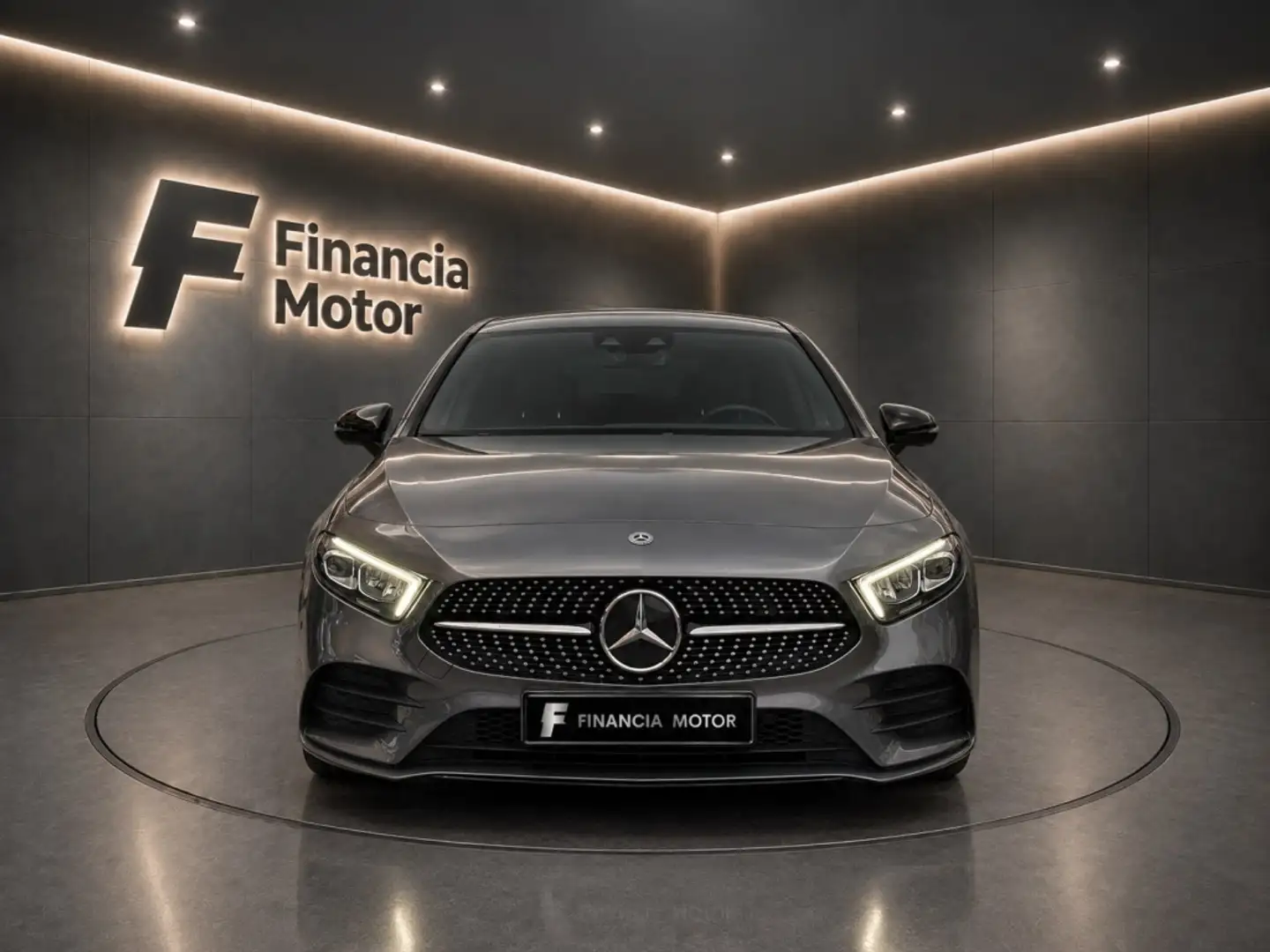 Mercedes-Benz A 200 Sedán 7G-DCT (4.75) Gris - 2