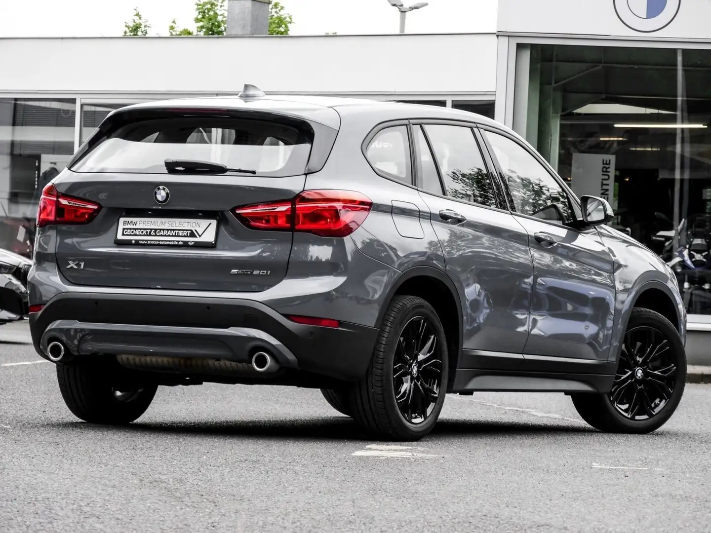 BMW X1 sDrive20i ADVANTAGE+NAVI+PANO+SHZ+18"LMR Bruin - 2