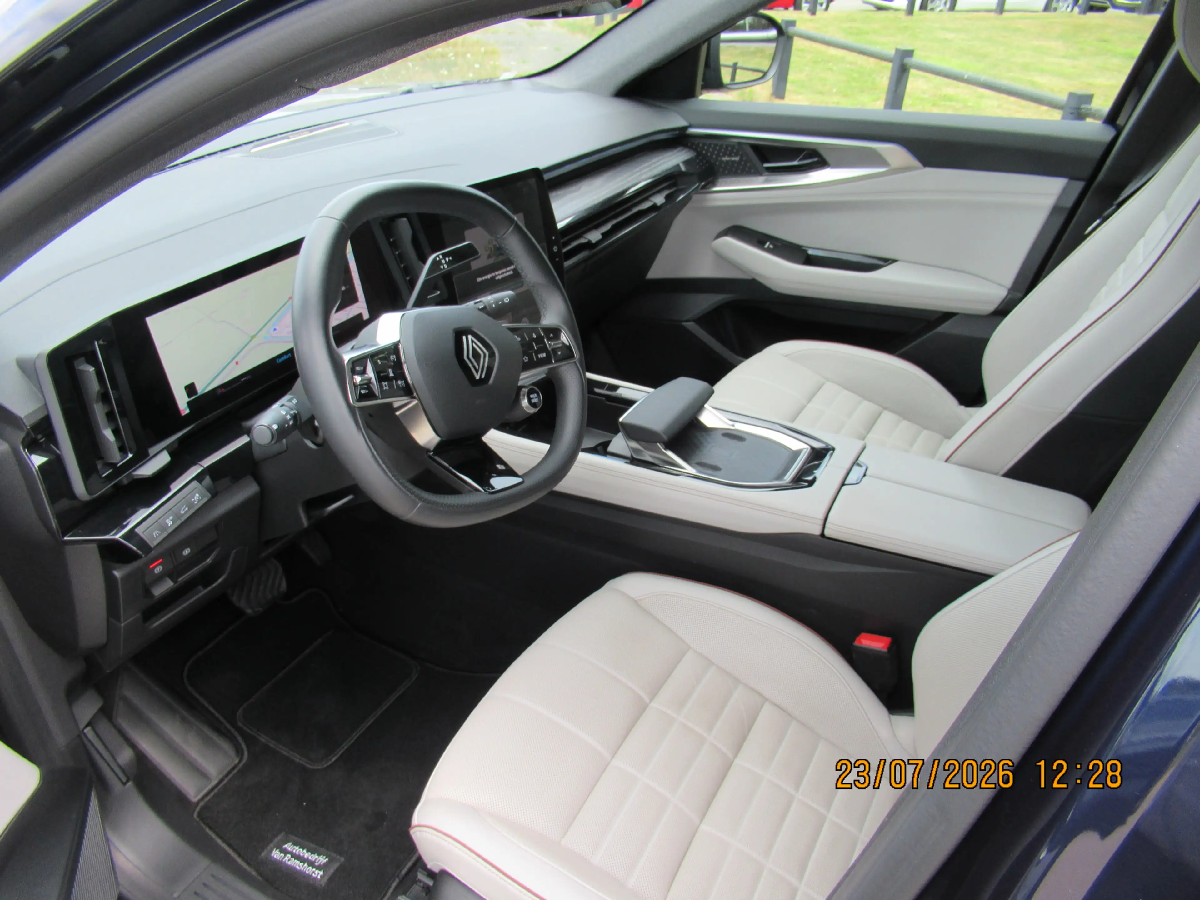 Renault Espace E-Tech full hybrid 200 iconic 7p. Panorama/ Harmon — photo 11