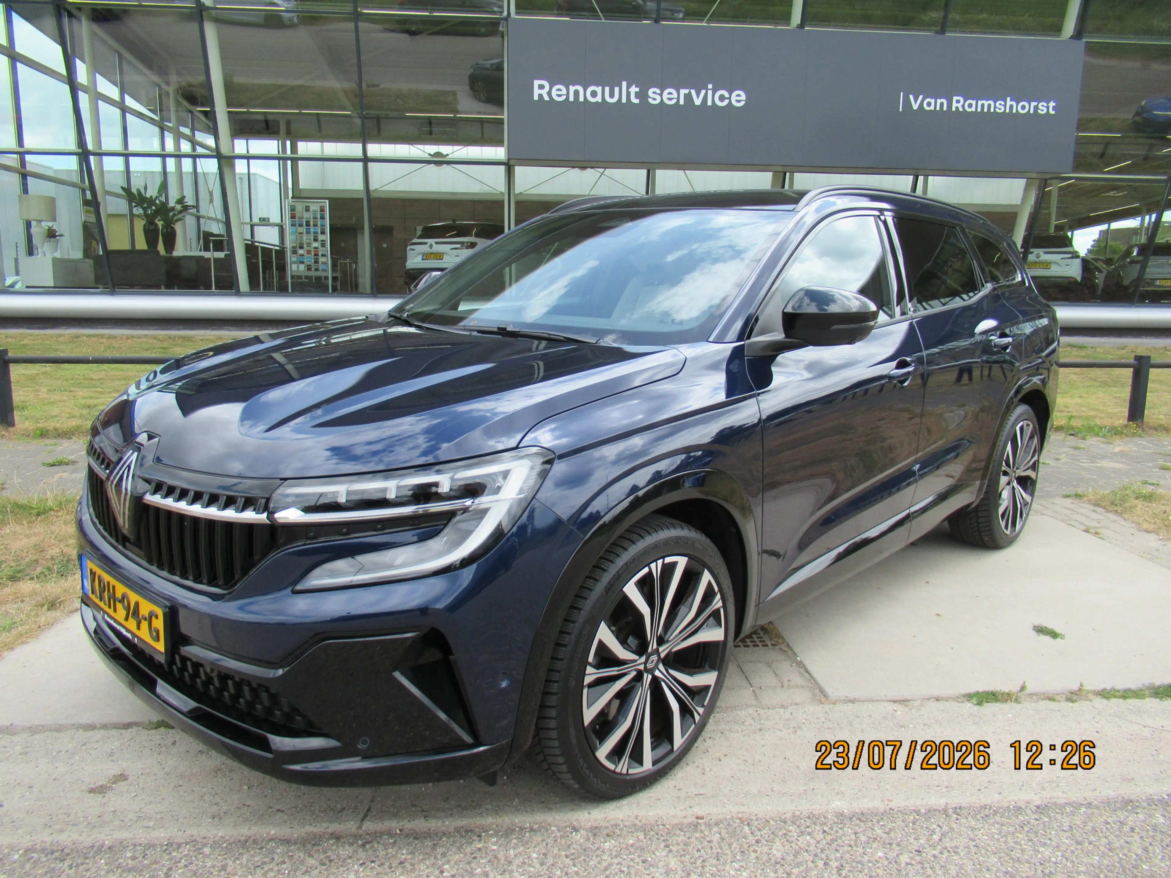 Renault Espace E-Tech full hybrid 200 iconic 7p. Panorama/ Harmon