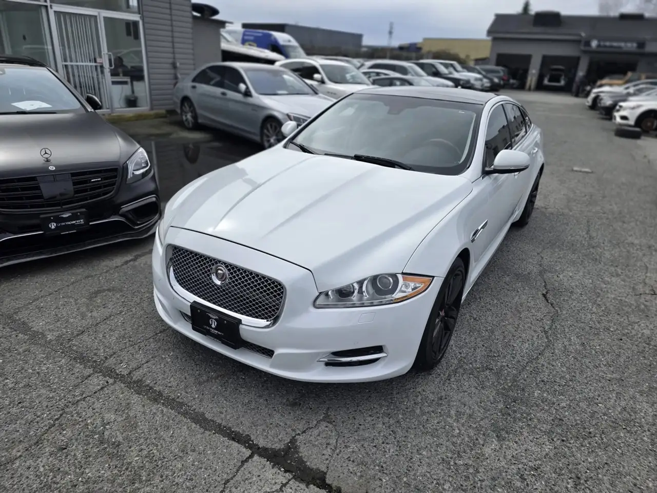 Jaguar XJ photo Jaguar XJ