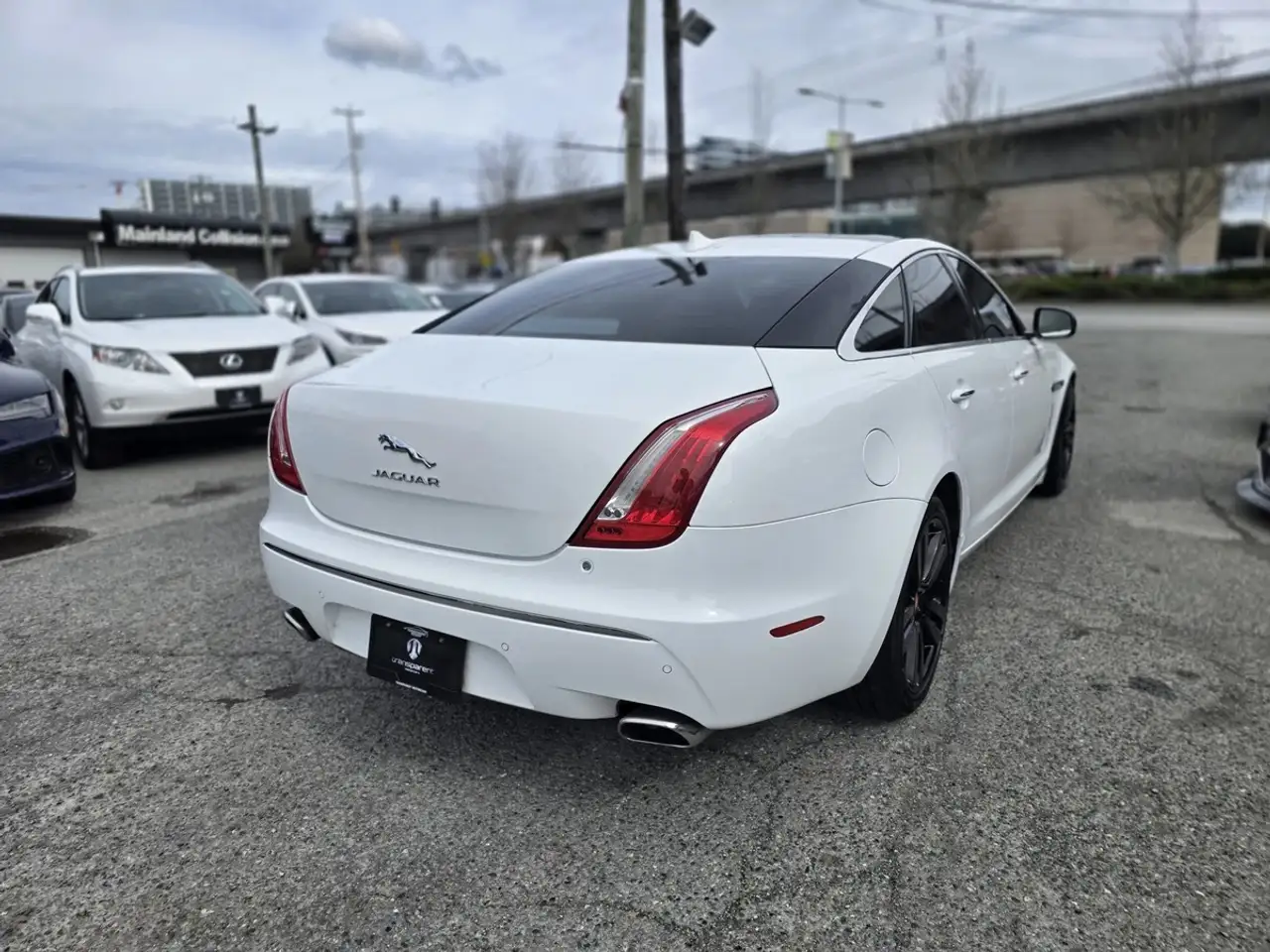 Jaguar XJ photo Jaguar XJ