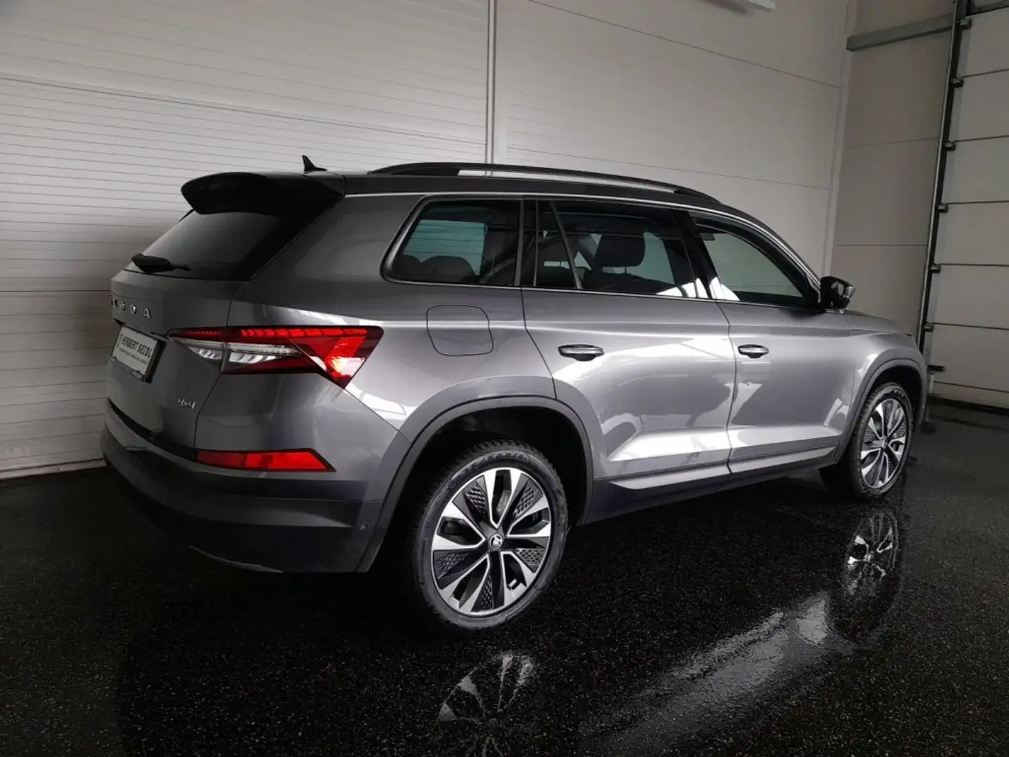 Skoda Kodiaq TOUR 4x4 2,0 TDI DSG *MATRIX-LED / 19 ZOLL / VIRTUELL / NAVI / ACC / KAMERA / E-KLAPPE / VERKEHRSZEICHENASSIST* Grau - 2