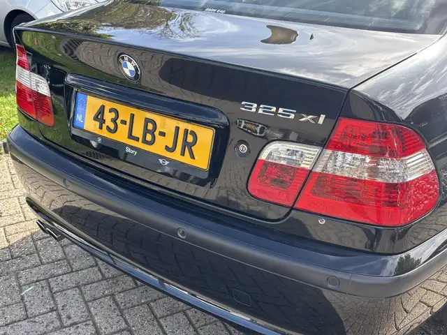 BMW 3 Series view 10