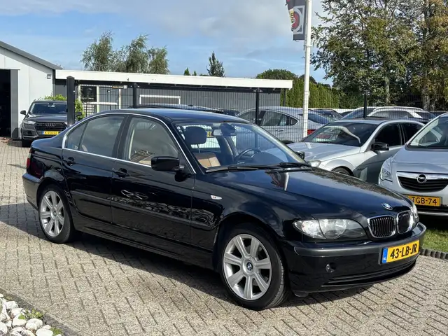 BMW 3 Series view 3