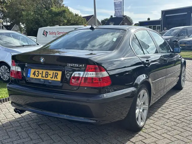 BMW 3 Series view 5