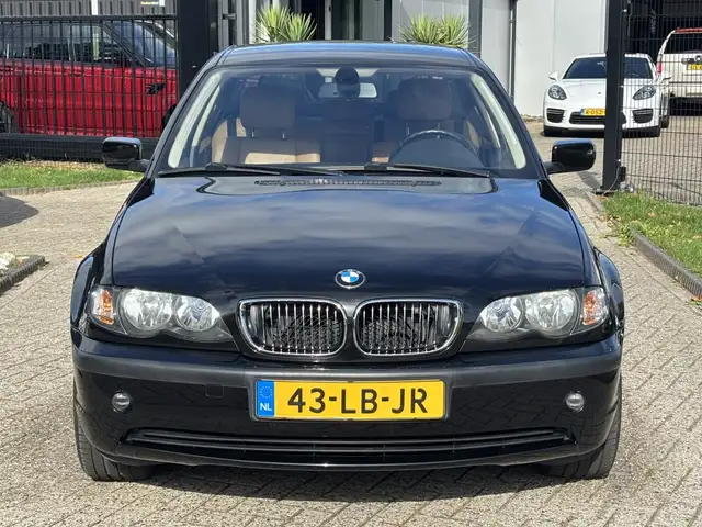 BMW 3 Series view 2