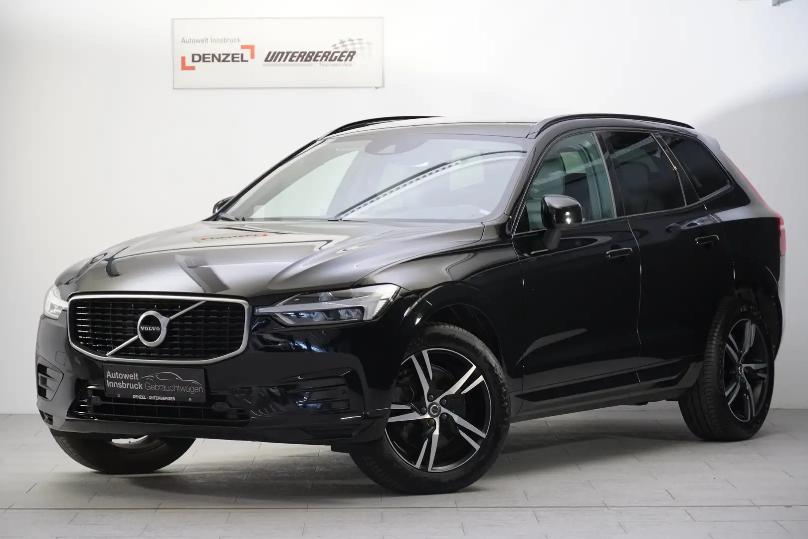 Volvo XC60 B4 R-Design AWD Geartronic Schwarz - 2